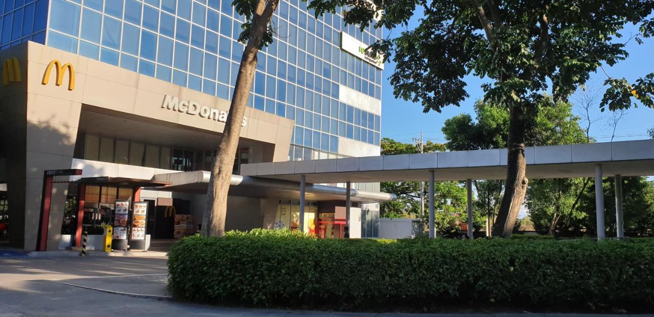 Mactan Newtown With Sun Set And Garden View Aparthotel Cebú Exterior foto